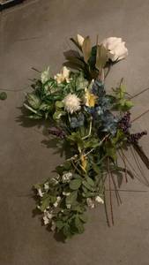 lot 3623 image: Artificial flowers