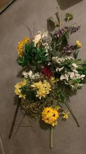 lot 3625 image: Artificial flowers