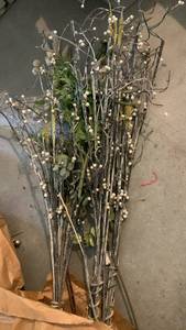 lot 3627 image: Large stick decor