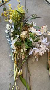 lot 3629 image: Large Artificial flowers