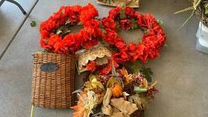 lot 3630 image: Fall decor and wreathes