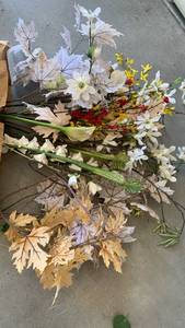 lot 3631 image: Artificial flowers and leaves