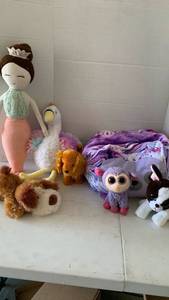 lot 3637 image: Mixed Plush Stuffed Animals and Ty beanies