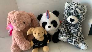 lot 3640 image: Stuffed toys