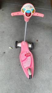 lot 3652 image: Radio Flyer Pink My First Scooter with Sound