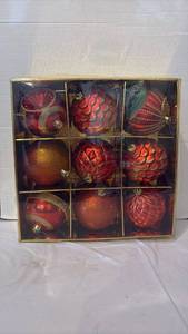 lot 3707 image: Red and Gold Christmas Ornament Set of 9