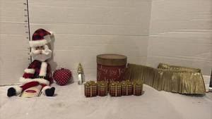 lot 3710 image: Christmas Holiday Decoration Lot