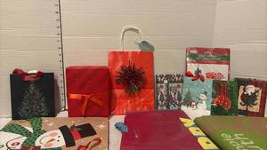lot 3723 image: Christmas Holiday Gift Bags, Cards & Wrapping Accessories