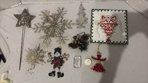 lot 3738 image: Christmas Holiday Decoration Ornaments & More