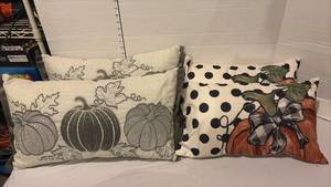 lot 3741 image: Fall Harvest Decorative Throw Pillows Set of 8