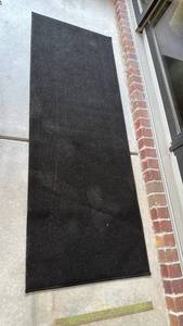 lot 4000 image: Black runner rug approx 6 ft x 2 ft