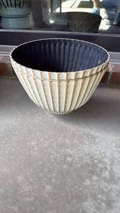 lot 4012 image: 2 Flower pots one with rocks 9x12 dia