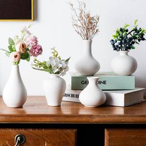 lot 6588 image: Sowlvenco White Bud Vases, Ceramic Small Vase Set of 5, Mini Vases for Fresh and Dried Flowers, Modern Home Decor, Pottery Centerpiece Table Decorations