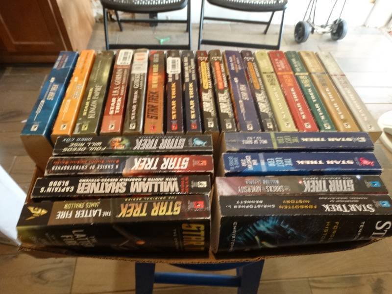 lot 6750 image: Lot of star trek books.