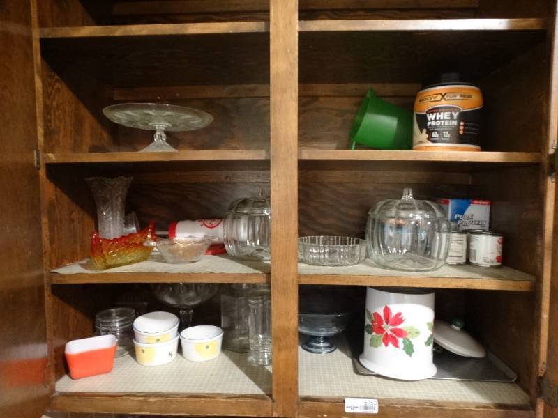 lot 6759 image: Contents in cabinet.