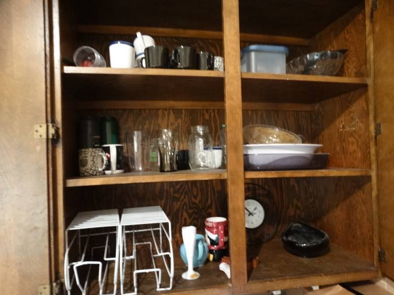 lot 6760 image: Contents in cabinet.
