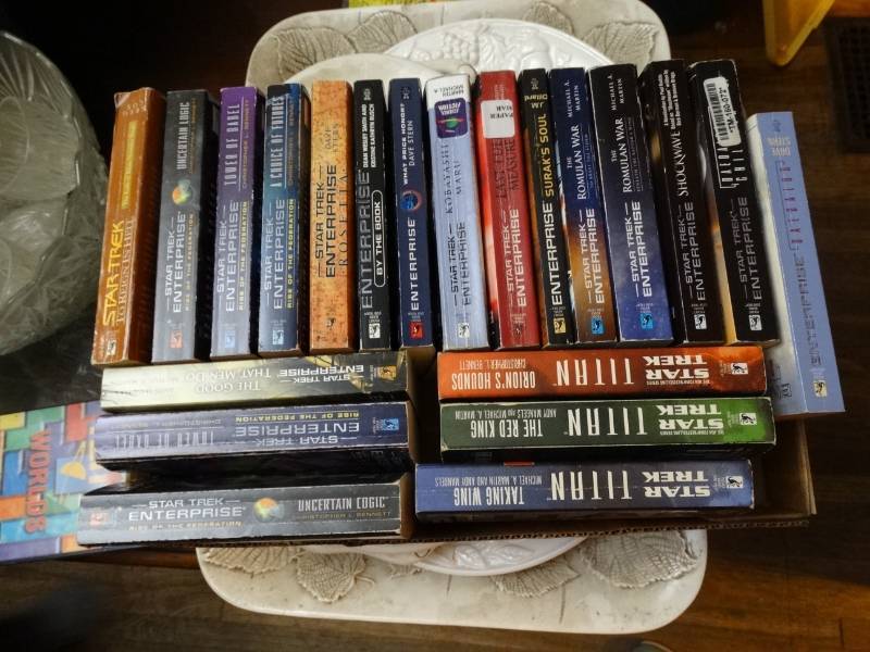 lot 6782 image: Lot of star trek.