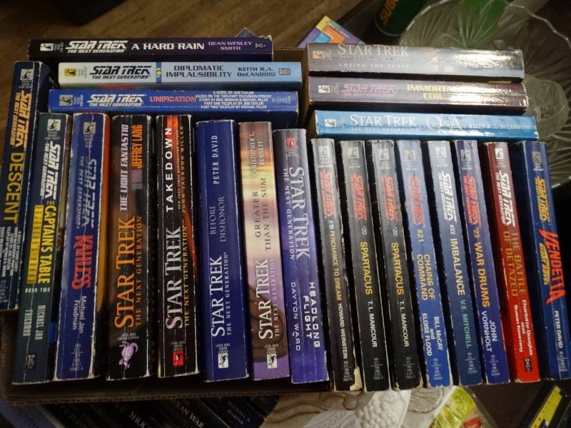 lot 6783 image: Lot of star trek.