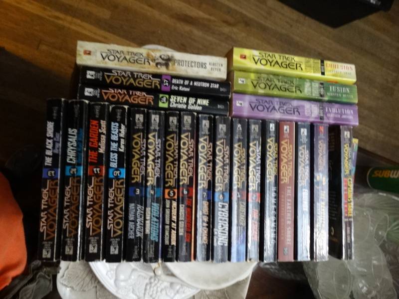 lot 6784 image: Lot of star trek.