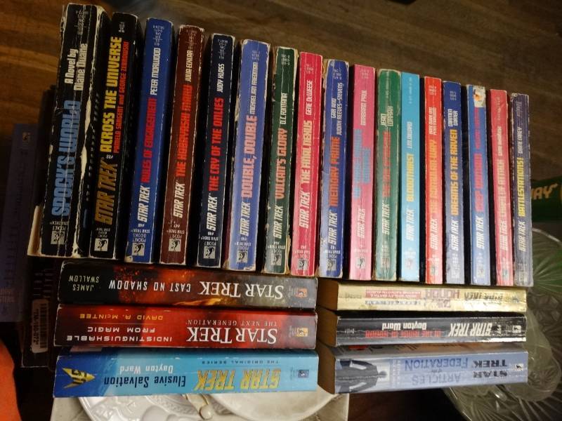 lot 6785 image: Lot of star trek.