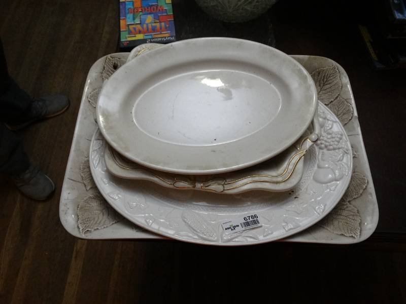 lot 6786 image: 4 Glass platters.