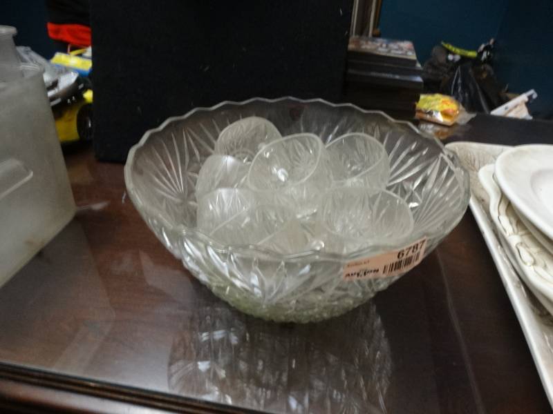 lot 6787 image: Glass punch bowl with glass cups.