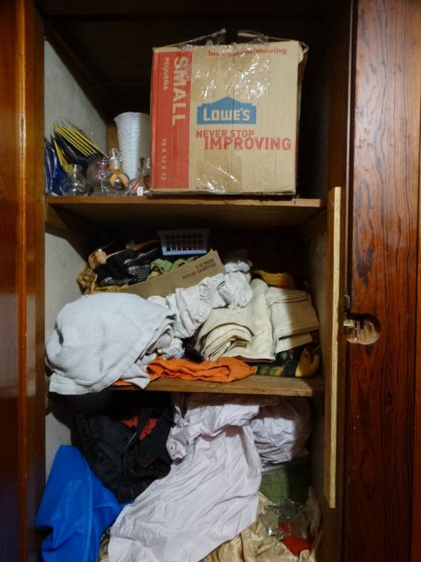 lot 6799 image: Contents in cabinet.
