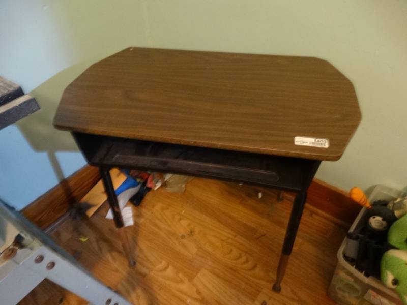 lot 6803 image: Desk.