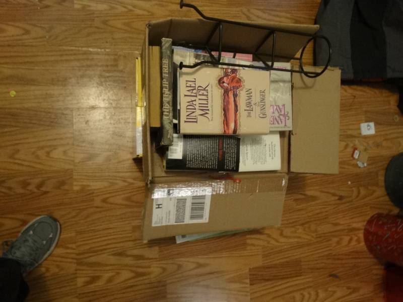 lot 6810 image: Lot of books.
