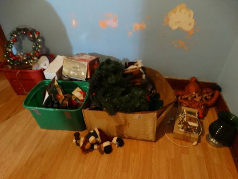 lot 6812 image: Lot of christmas.