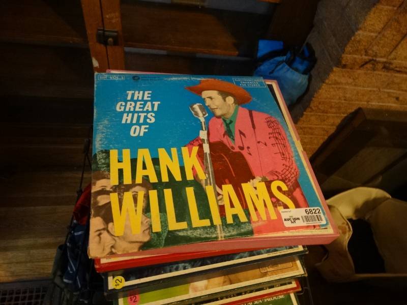 lot 6822 image: Lot of records.