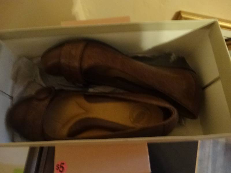 lot 6845 image: Nuture womans dress shoe, 6m.