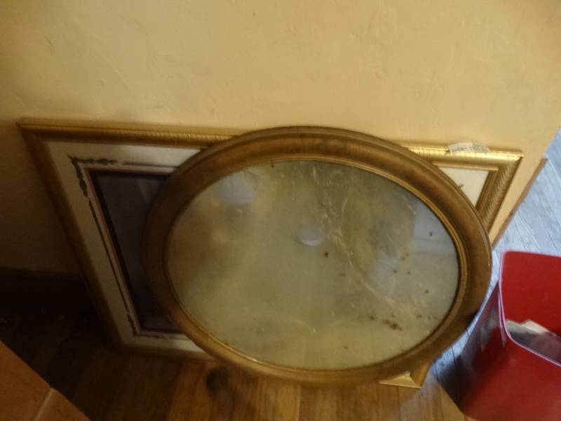 lot 6850 image: Round mirror and wall picture.