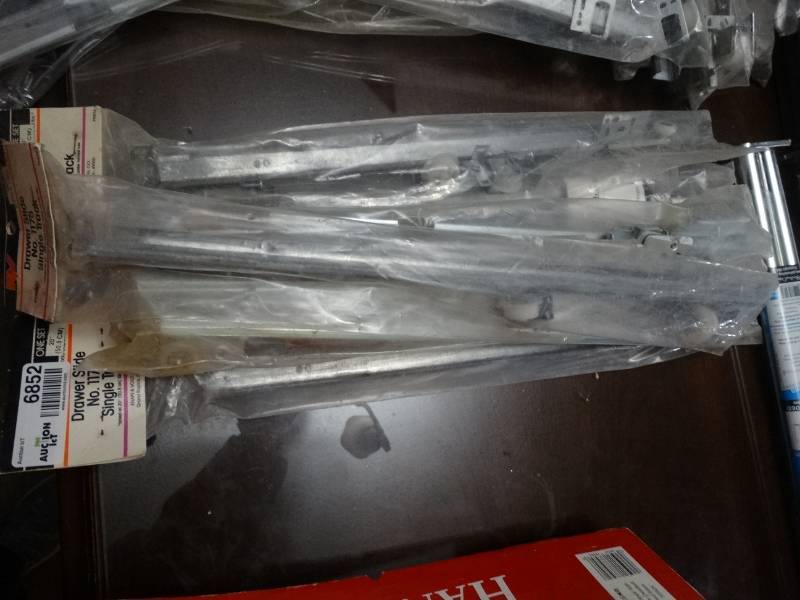 lot 6852 image: Lot of Drawer slide single track.