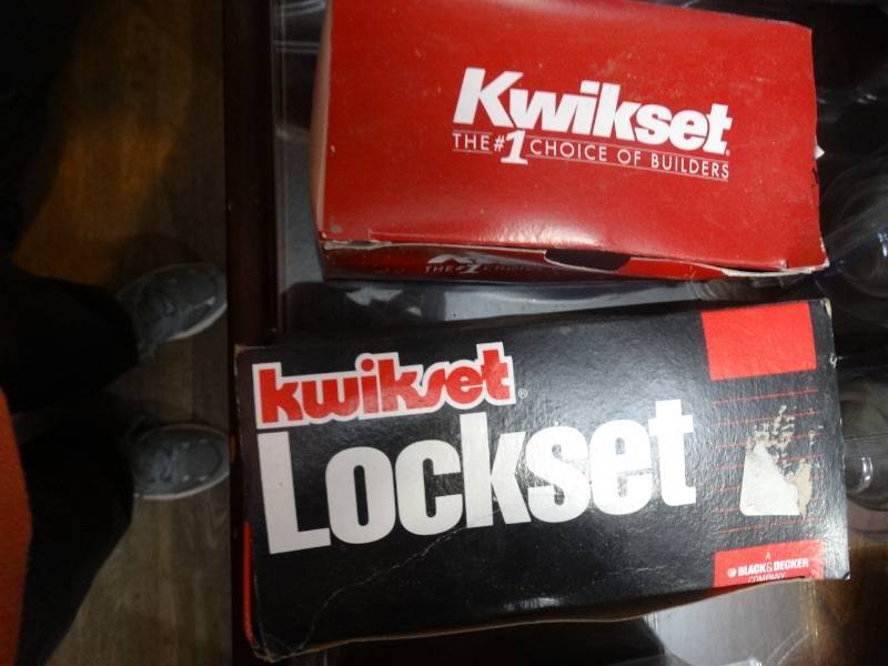 lot 6859 image: Lot of new door knobs.