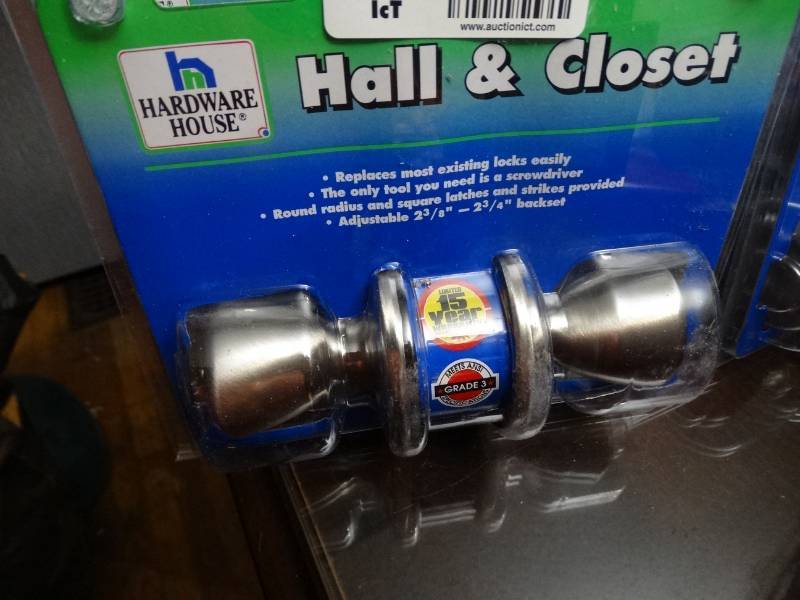 lot 6860 image: 2 Brand new hall and closet door knob.