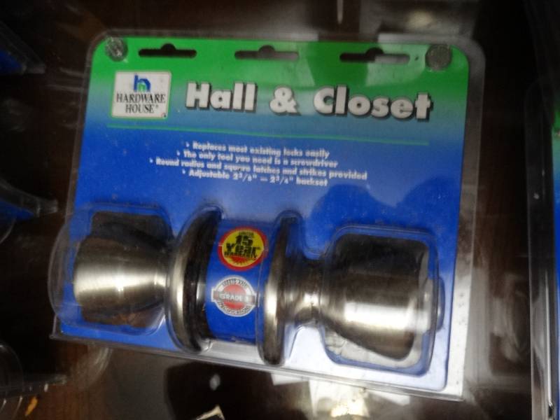 lot 6867 image: 2 Brand new hall and closet door knobs.