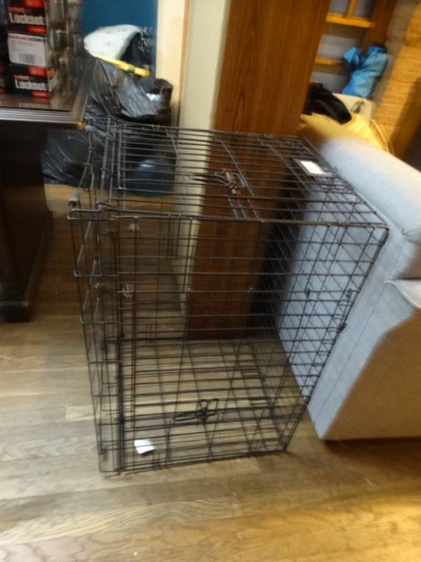 lot 6873 image: Medium dog kennel.