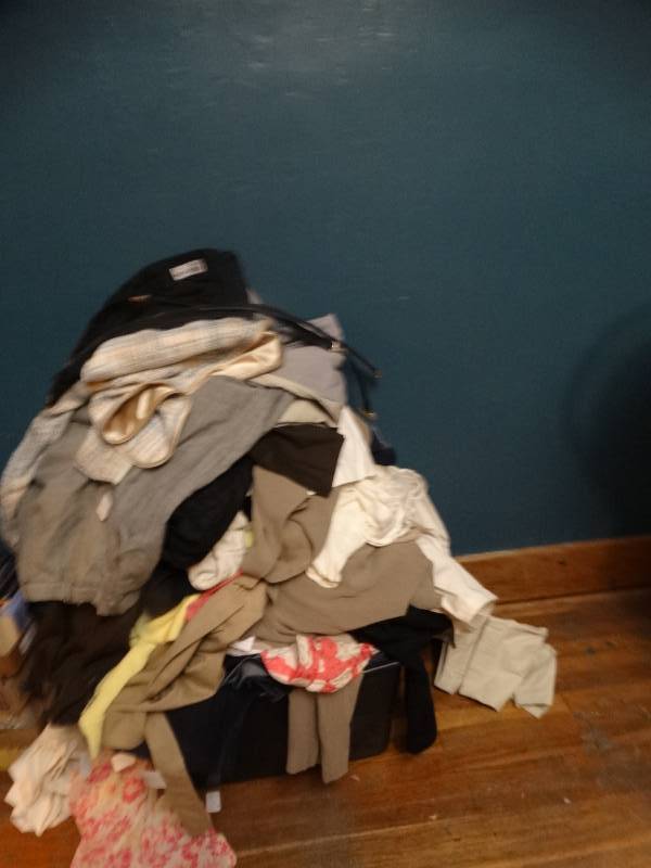 lot 6874 image: Large lot of clothes.