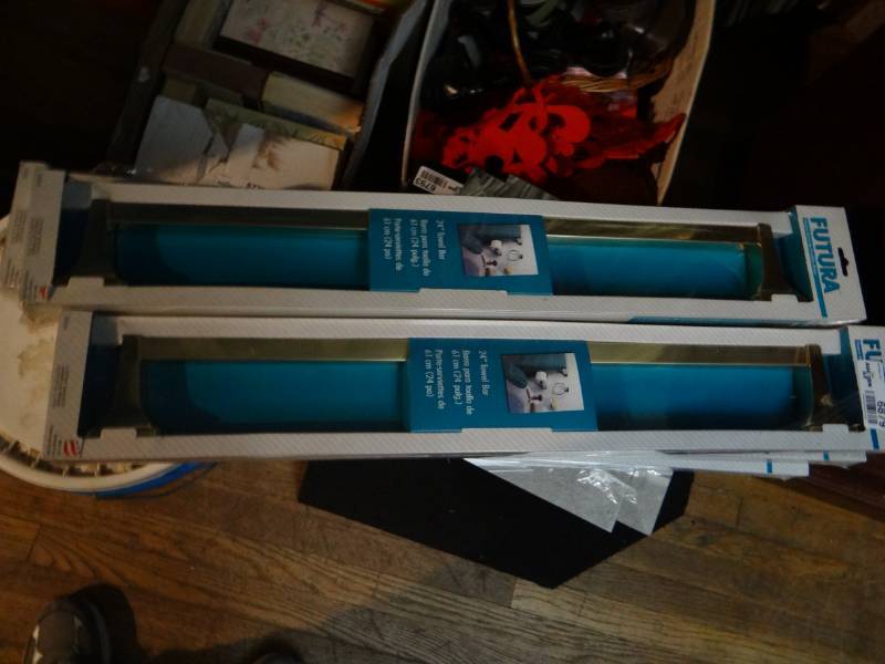 lot 6879 image: 6 Brand new Futura 21 towel bars.