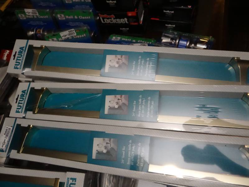 lot 6881 image: 6 Brand new Futura 21 towel bars.