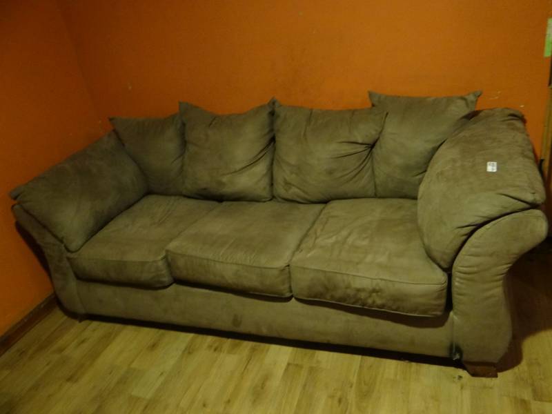 lot 6894 image: Green 3 person couch.