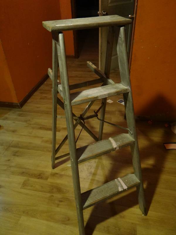 lot 6897 image: 4 wooden ladder.