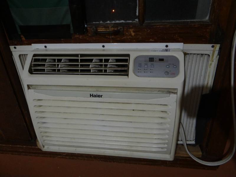 lot 6904 image: Haier window unit  AC. works