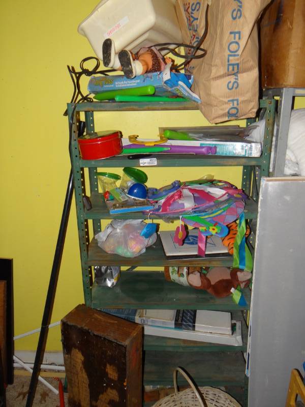 lot 6910 image: Shelf & contents.