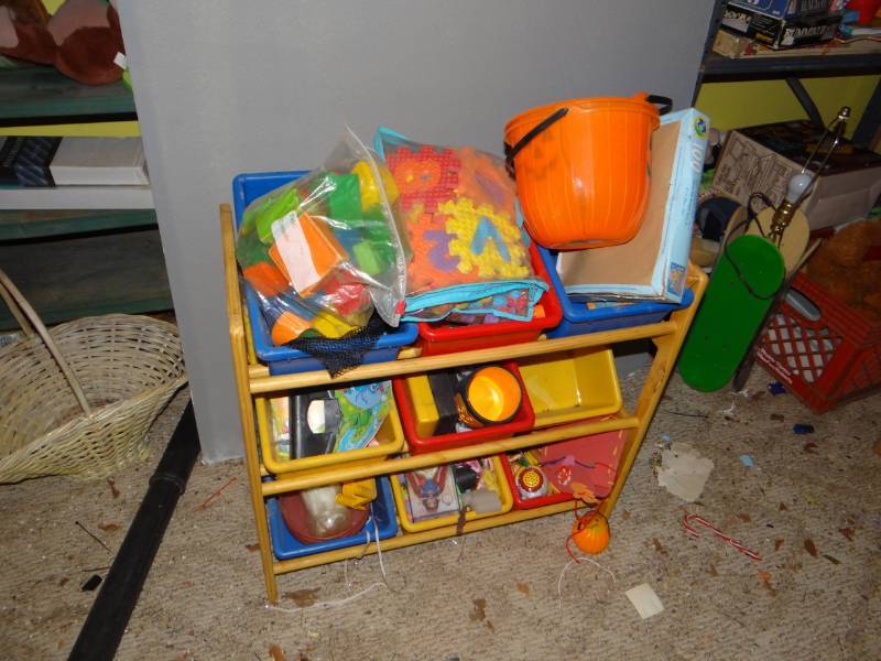 lot 6911 image: kids toy rack wcontents.