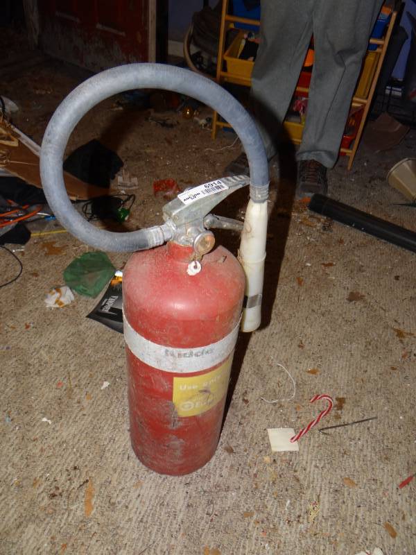 lot 6914 image: Fire extinguisher.