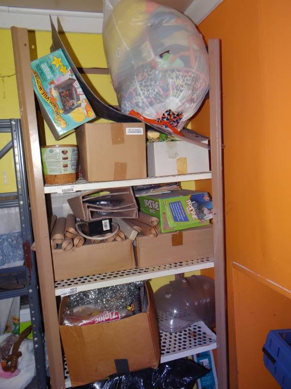 lot 6916 image: Contents on shelf. shelf not included.