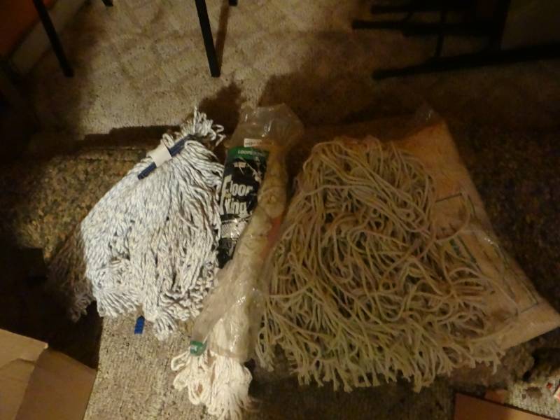 lot 6921 image: 4 never used mop heads.