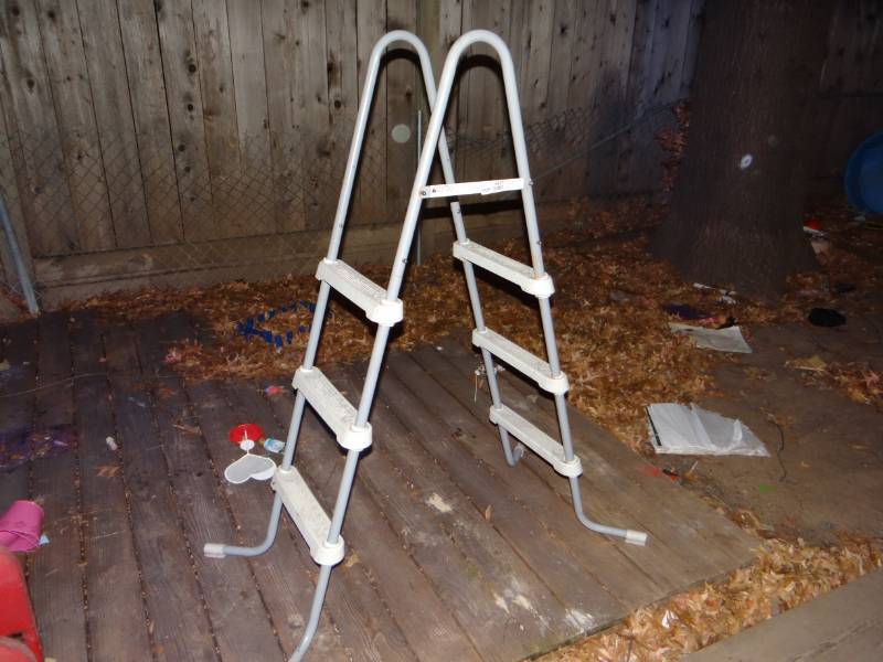 lot 6927 image: Pool ladder.